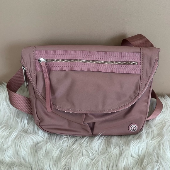 lululemon athletica Handbags - {Lululemon} Festival Bag II 5L in Quicksand